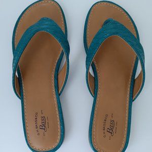 Bass flip flop type sandals, Size 5, turquoise color